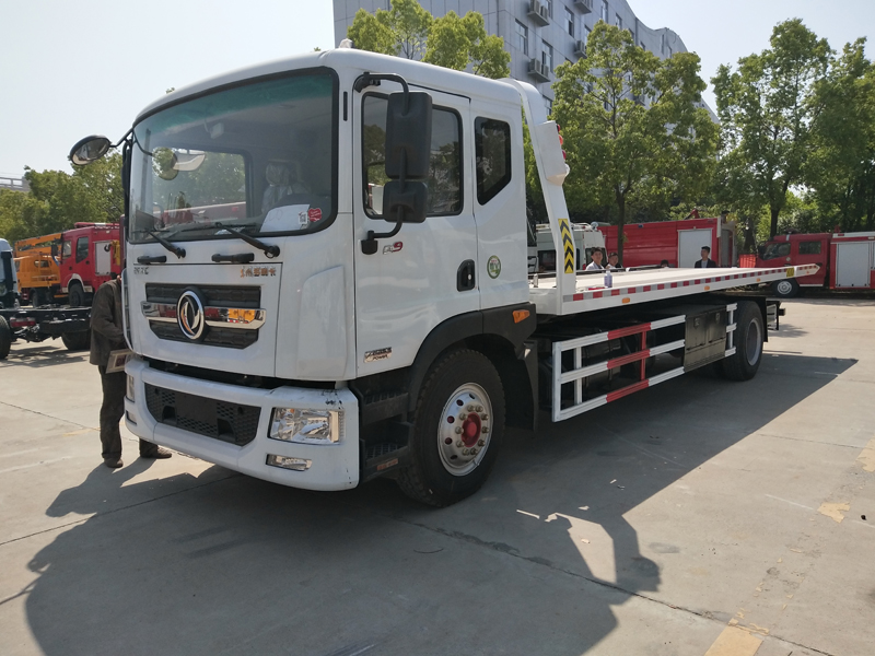東風多利卡D9黃牌一拖二清障車